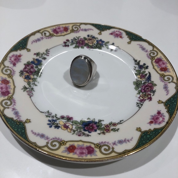 Mother Of Pearl Ring ☀️ - Picture 3 of 3